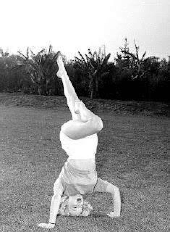 Marilyn Monroe doing handstand