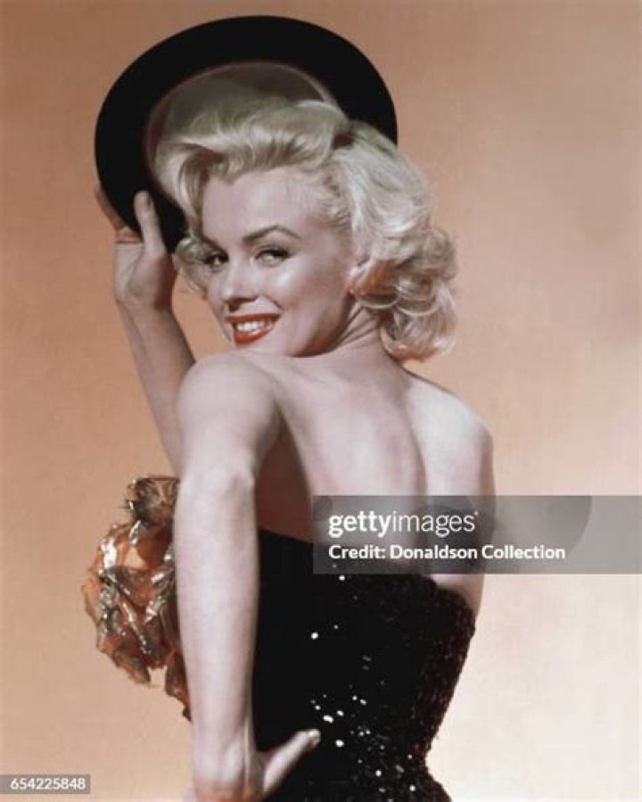 Marilyn Monroe poses for a modeling photoshoot
