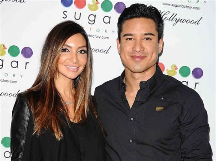 Mario Lopez and Courtney Mazza with daughter Gia