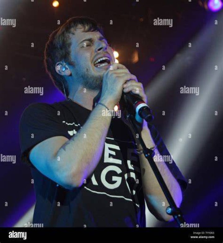 Mark Foster (middle) and his bandmates as seen at the MuchMusic Video Awards in 2011