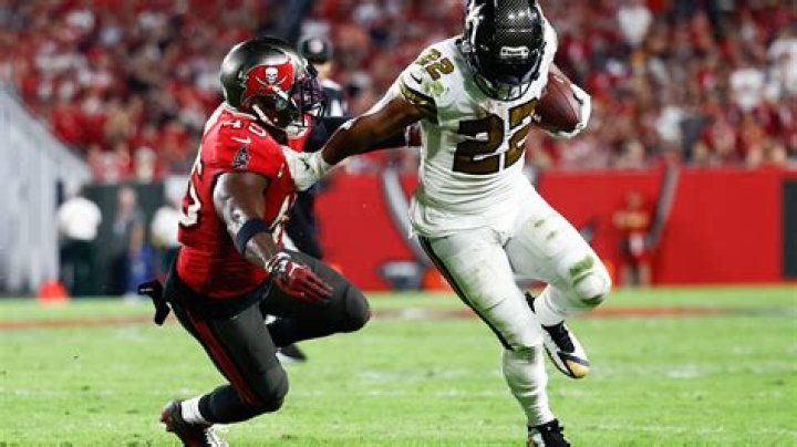 Mark Ingram II (Left) as seen while posing for a picture alongside Kenny Vaccaro in the AFC Divisional Round of the playoffs in 2020