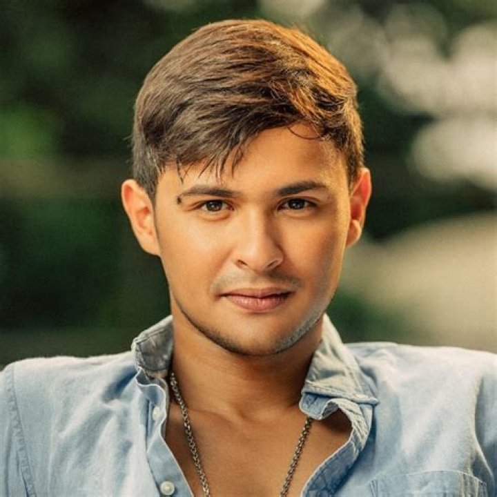 Matteo Guidicelli as seen in a picture with with his wife Sarah Geronimo at Landers Superstore, in June 2022