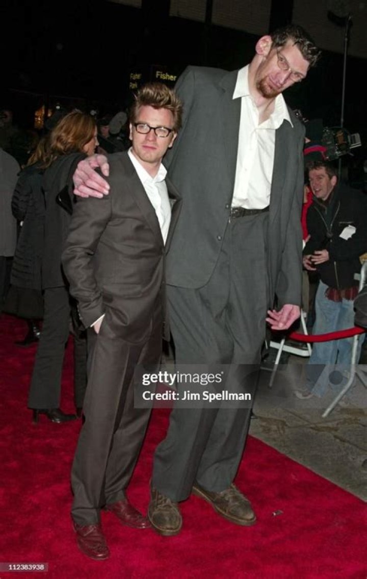 Matthew McGrory with Ewan McGregor