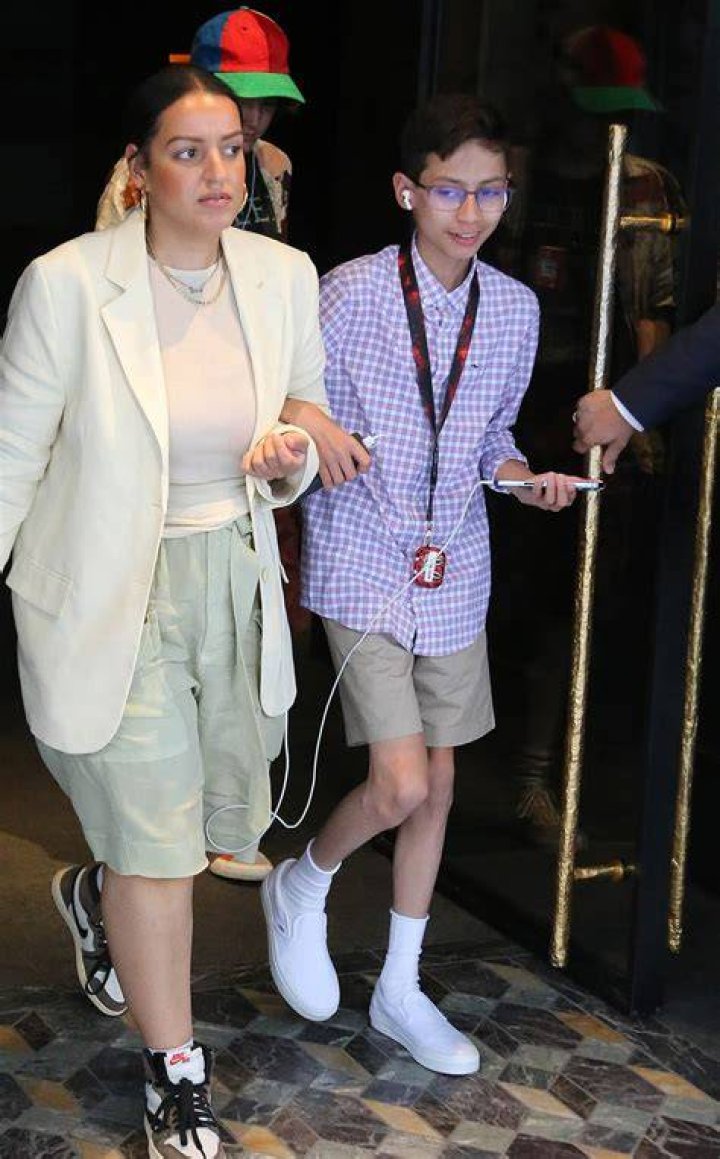 Maximilian David Mu&ntilde;iz in a selfie with Jennifer Lopez as seen in January 2018