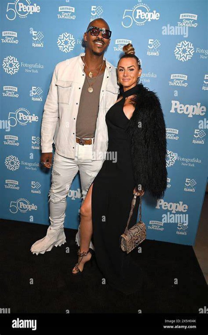 Mehcad Brooks posing with Frida Kardeskog in Vancouver, British Columbia in February 2019