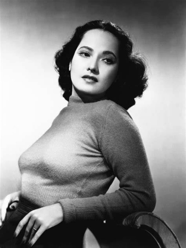 Merle Oberon in a publicity photo in 1943