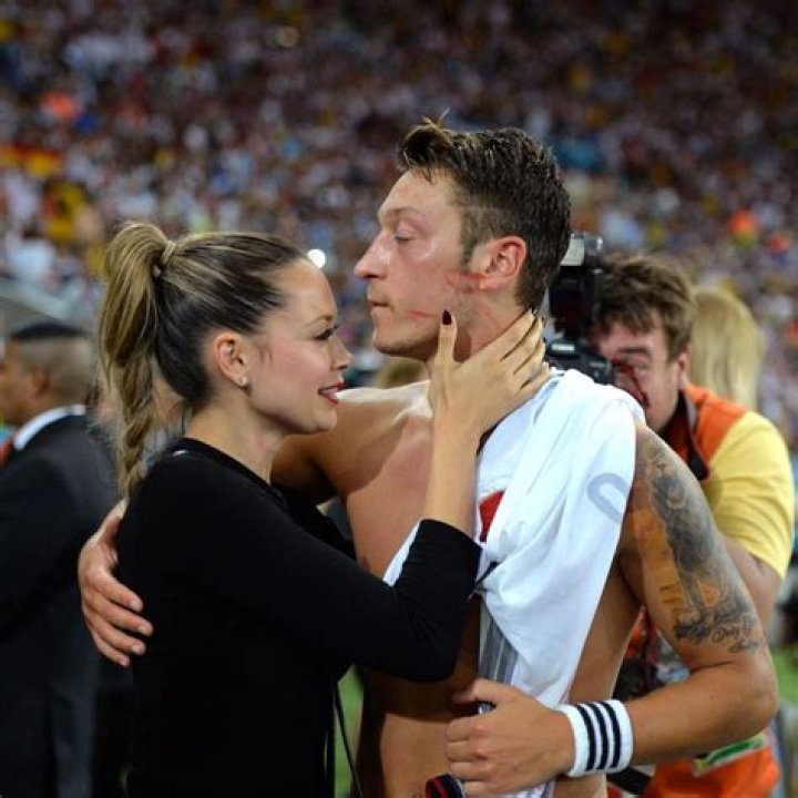 Mesut &Ouml;zil and Mandy Grace Capristo on the red carpet at the Bambi Awards in November 2015