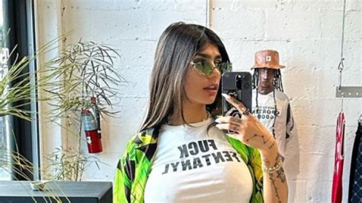 Mia Khalifa boobs