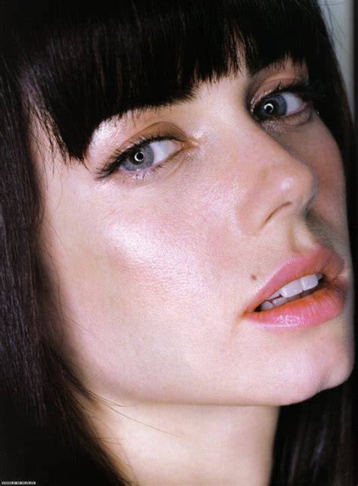 Mia Kirshner with her makeup on in an October 2016 selfie