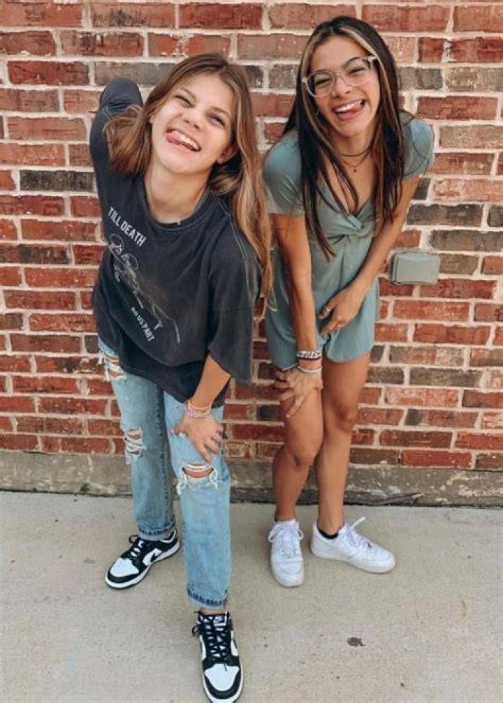 Mia Patterson and her sister Madison in a picture that was taken in August 2021