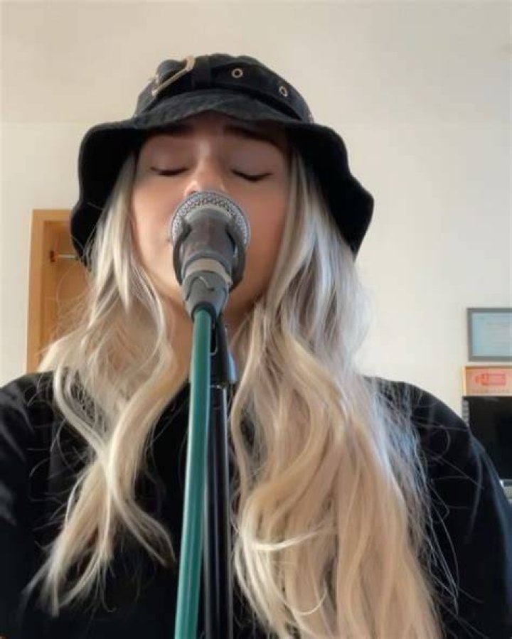 Mia Stammer in an Instagram selfie as seen in February 2015