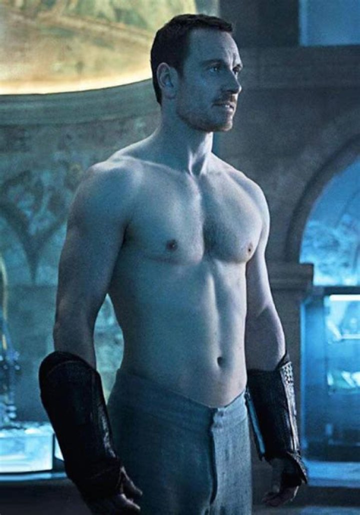 Michael Fassbender shirtless body