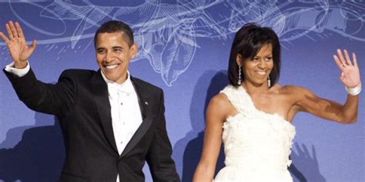 Michelle Obama, Barack Obama and their 2 daughters