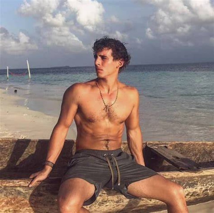 Miguel Herr&aacute;n as seen shirtless while posing for a picture by a beach with a beautiful backdrop in April 2019