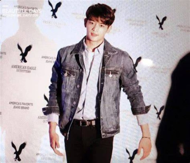 Minho at American Eagle Outfitters launching event in October 2015