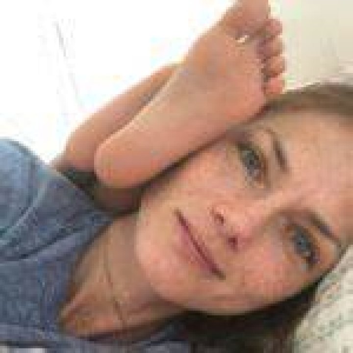 Mini Anden capturing her life as a mother in an adorable selfie in June 2018