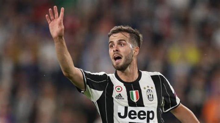 Miralem Pjanic and his longtime girlfriend Josepha on a vacation
