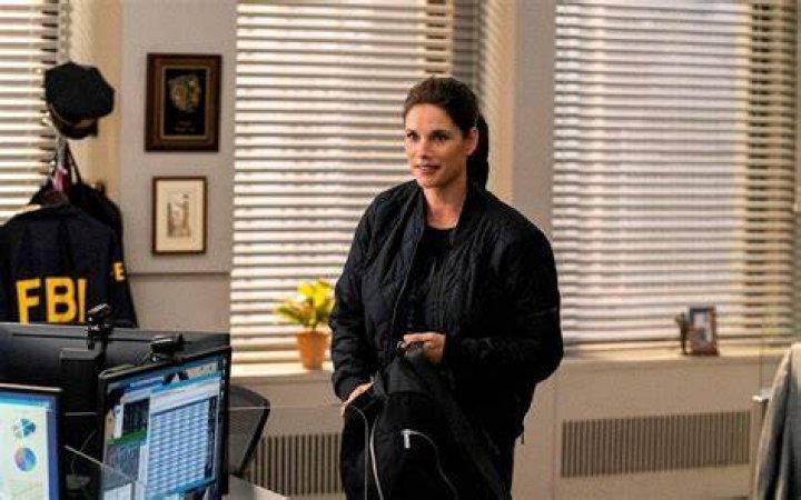 Missy Peregrym (Center) as seen in January 2016