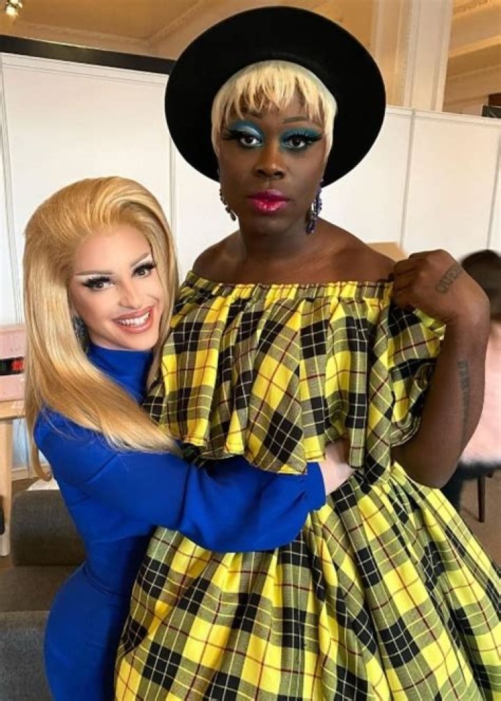 Miz Cracker posing for the camera at Gateway Arch in St. Louis, Missouri in March 2019