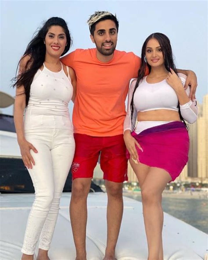 Mo Vlogs in an Instagram selfie as seen in July 2019