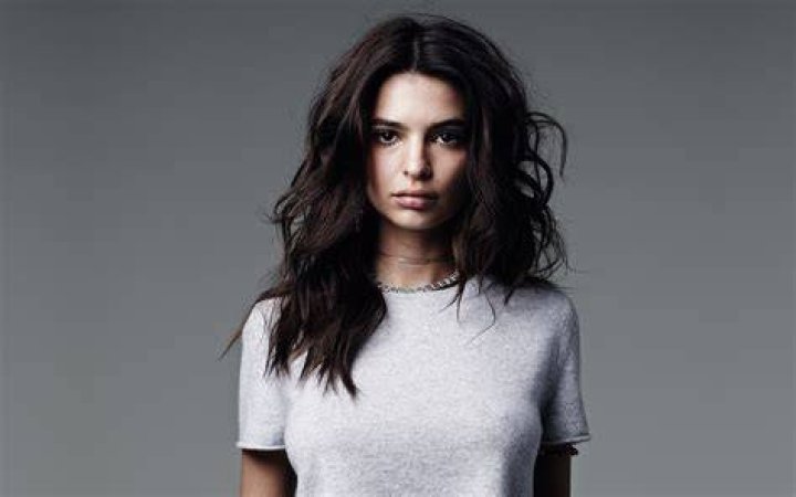 Model Emily Ratajkowski