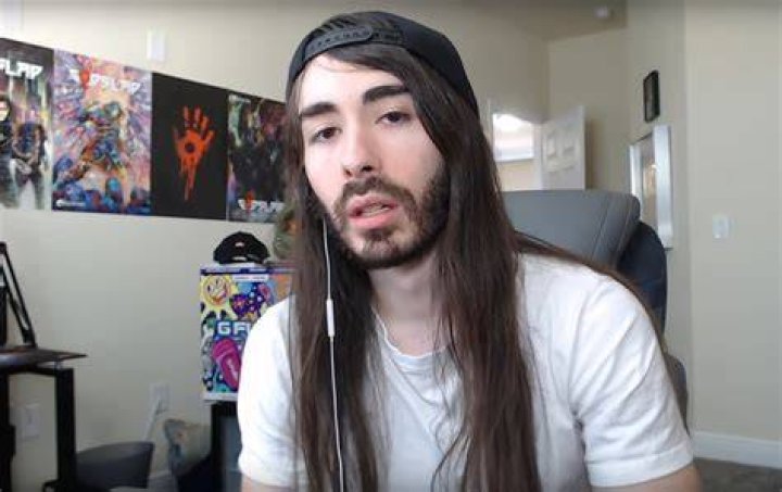 Moistcr1tikal in a selfie with his beau Tiana Tracy that was taken in February 2020