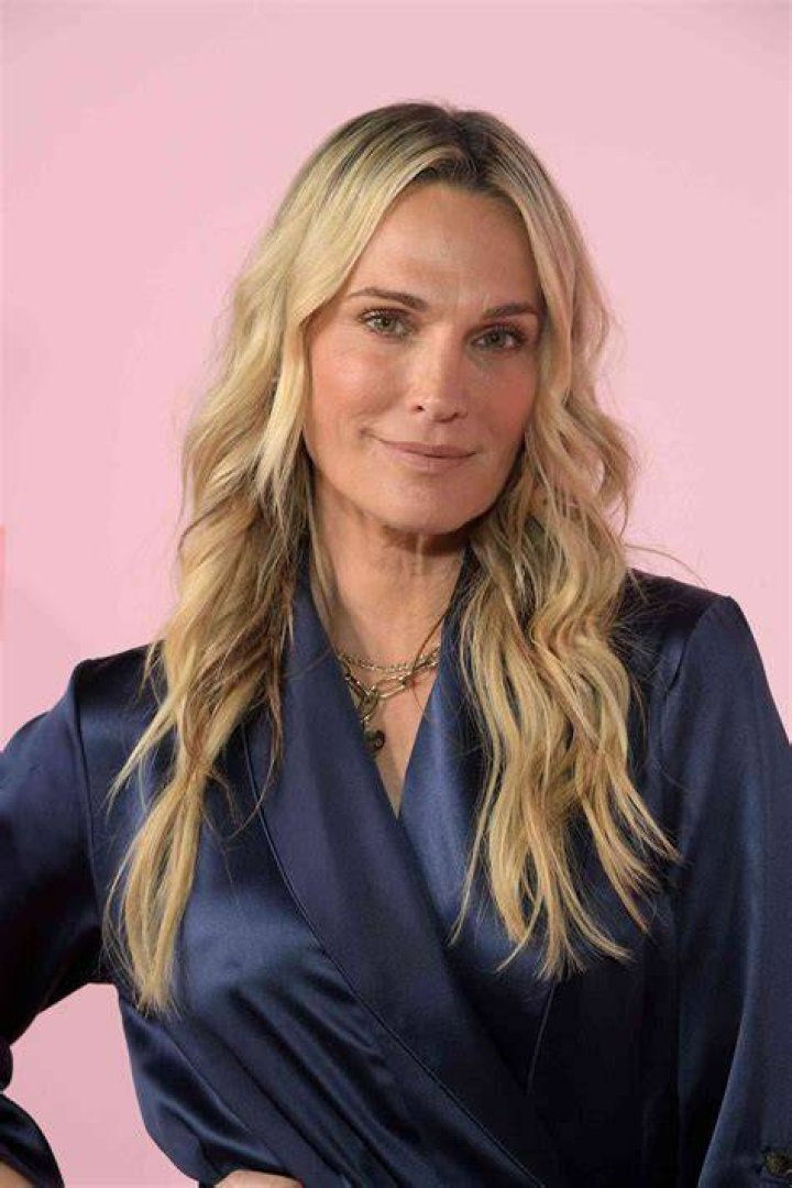 Molly Sims's ramp walk at The Heart Truth Fashion Show 2008
