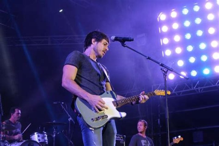Morgan Evans performing on stage at CMC Rocks in March 2016