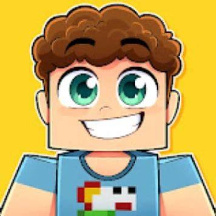 MrCrainer as seen in a picture that was taken with his cat Melvin in April 2020