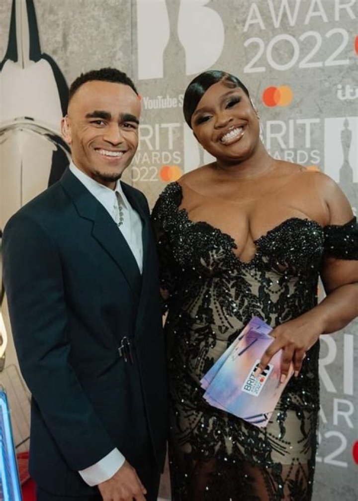 Munya Chawawa smiling for a picture with Nella Rose in London, United Kingdom in February 2022