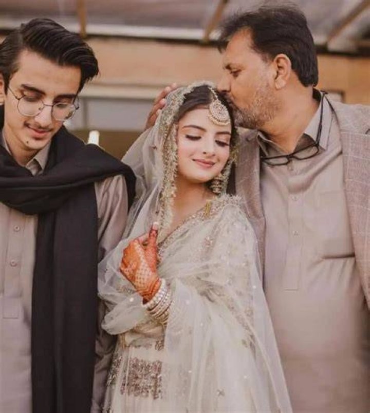 Muzna Masood Malik with her husband Haris Rauf on the day of their wedding in December 2022