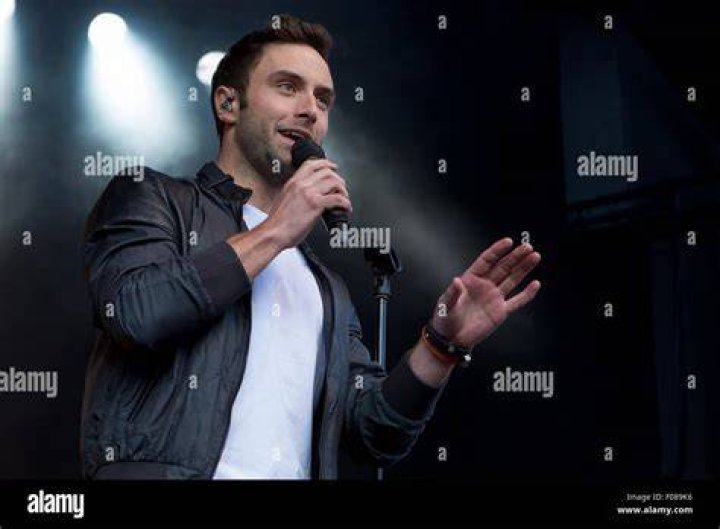Måns Zelmerlow performing his 2015 Eurovision winning song "Heroes"