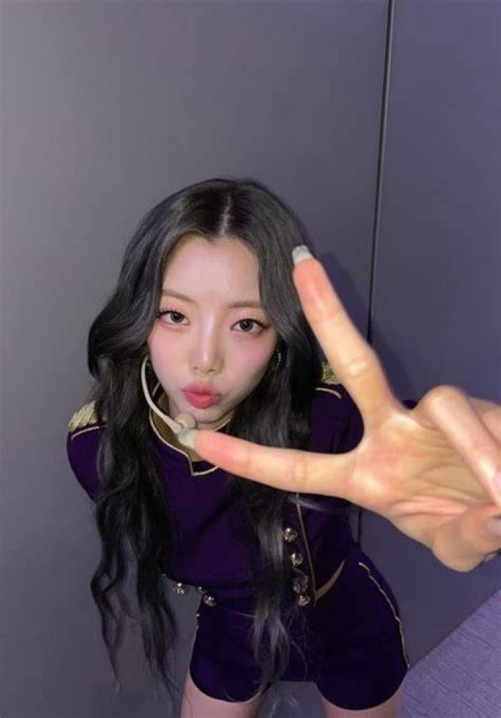 Na Go-eun posing for a picture in February 2023
