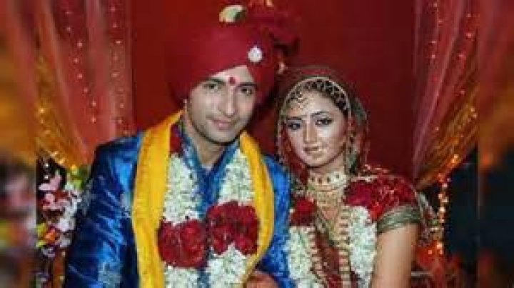 Nandish Sandhu and Rashami Desai as seen in a picture taken at the Telly Chakkar Talent Awards in May 2012
