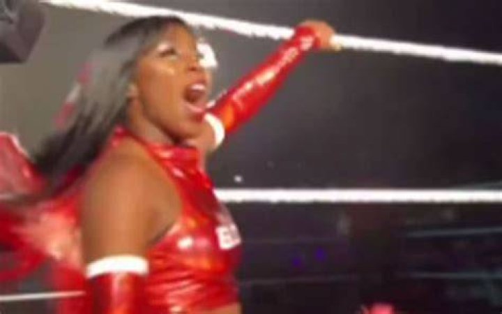 Naomi during a live event in 2015