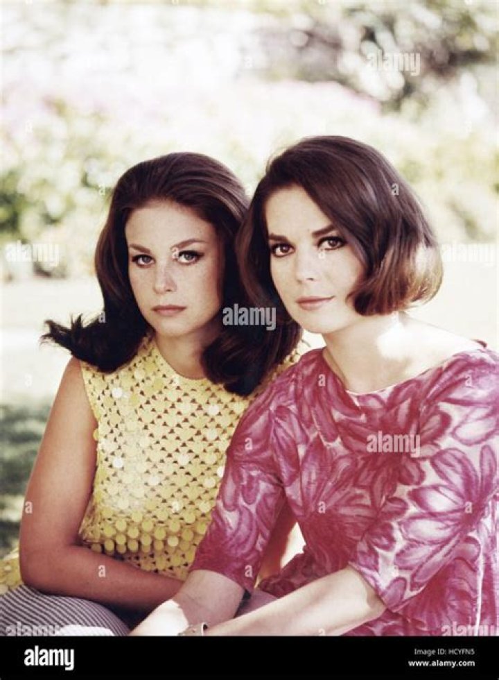 Natalie Wood (Right) with her younger sister Lana Wood in 1956