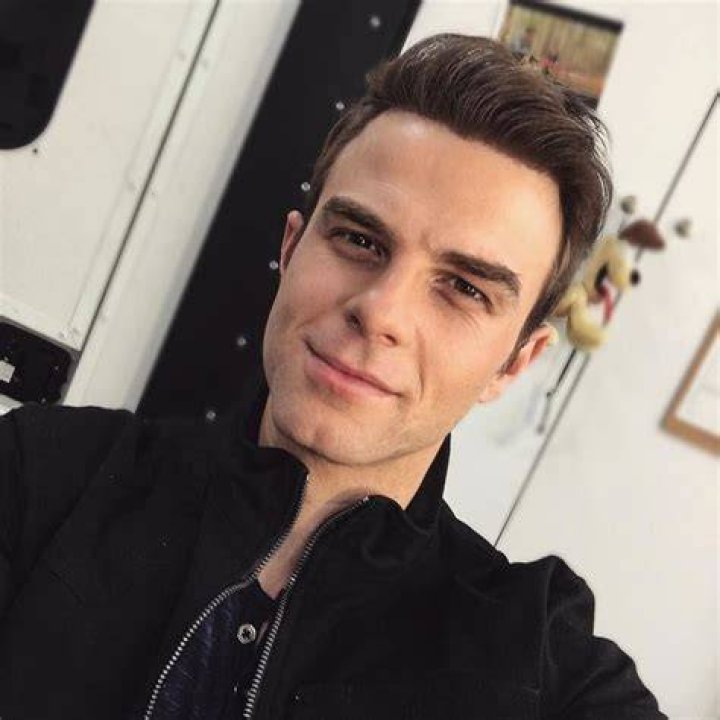 Nathaniel Buzolic in a selfie at Vermont Park in December 2017