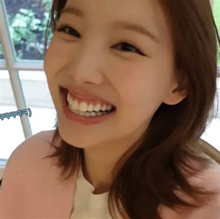 Nayeon as seen while smiling at Lotte Family Concert in May 2017