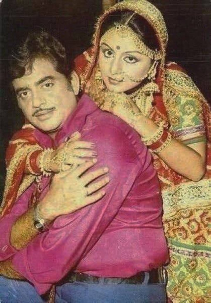 Neetu Singh and Shatrughan Sinha returning from IIFA 2012