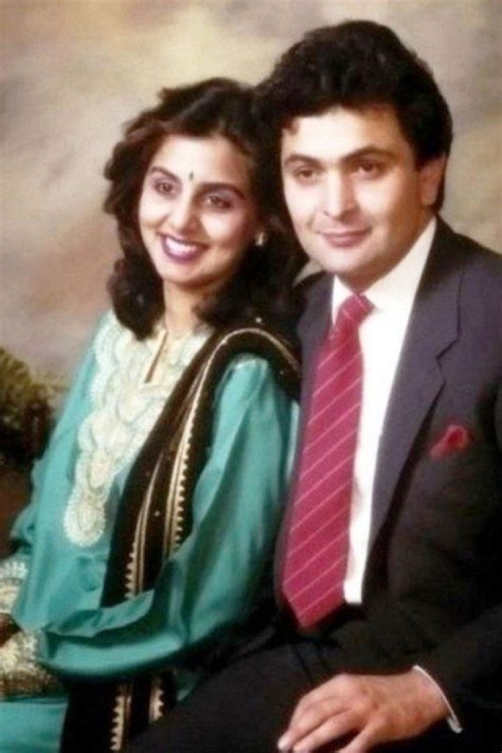 Neetu Singh with late husband Rishi Kapoor and their son Ranbir Kapoor (Center) at a promotional event of 'Besharam' on Jhalak Dikhhla Jaa in 2013