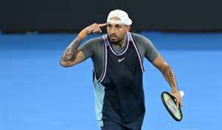 Nick Kyrgios passing a shot against Richard Gasquet at Lindner Family Tennis Center in Cincinnati, Ohio on August 18, 2015