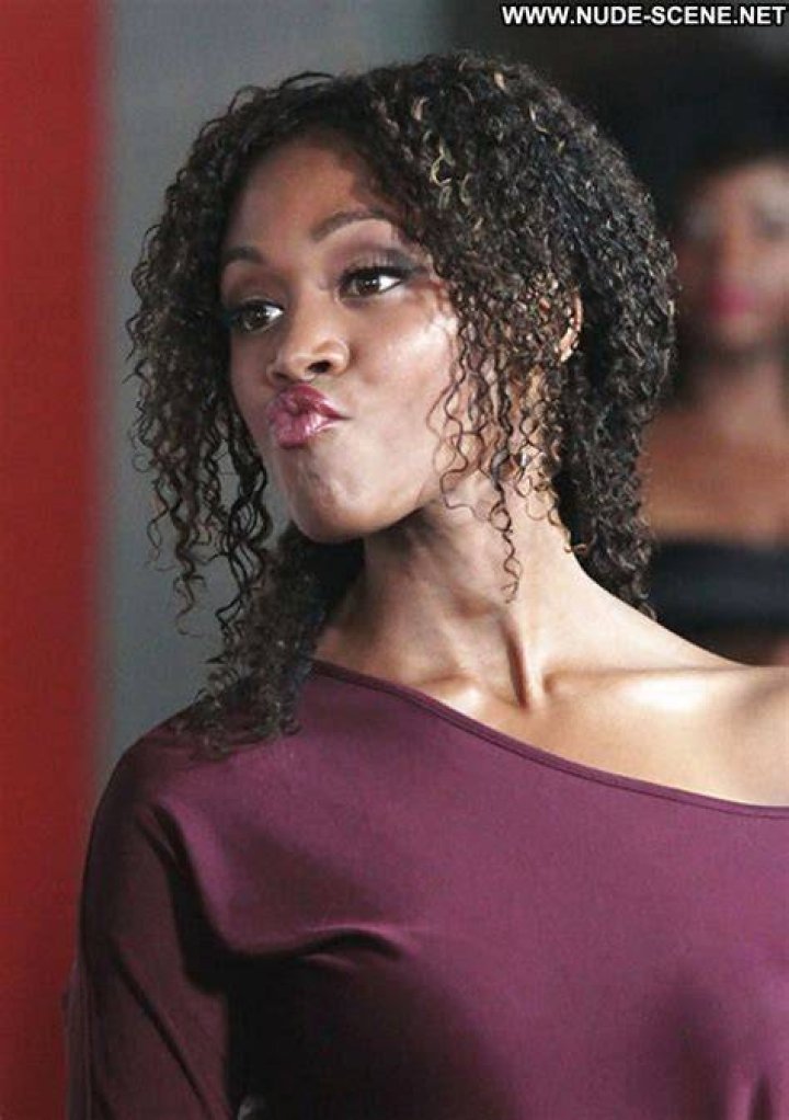 Nicole Beharie posing nude for Allure in 2015