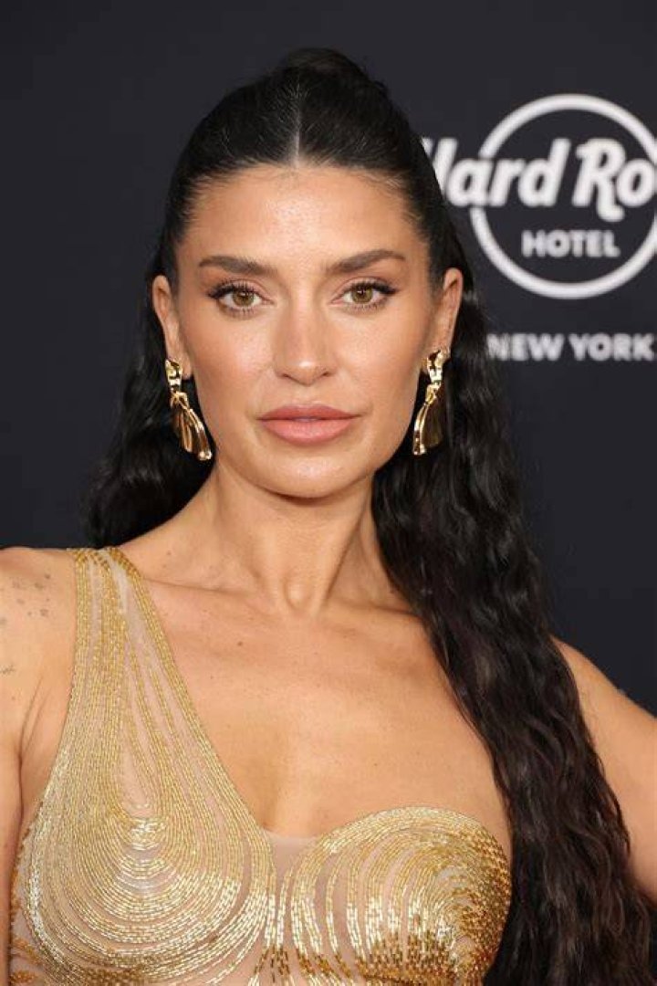 Nicole Williams English as seen while taking a mirror selfie in August 2022