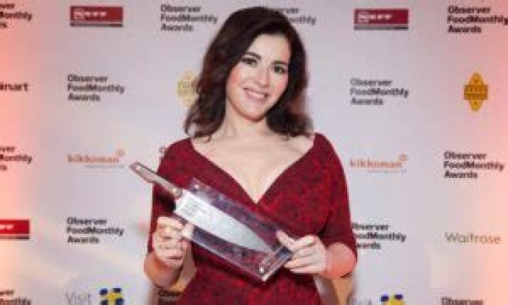 Nigella receives her award for Best Food Personality at the Observer Food Monthly Awards on October 16, 2014 in London