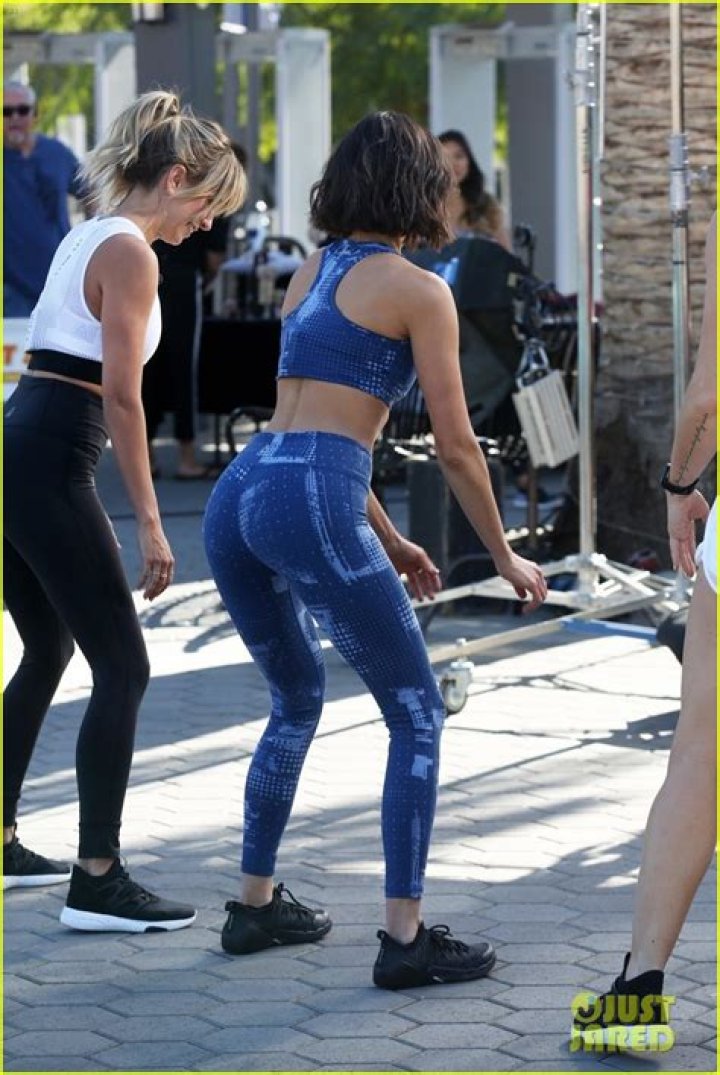 Nina Dobrev fit