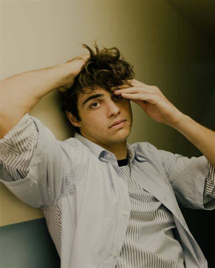 Noah Centineo hot
