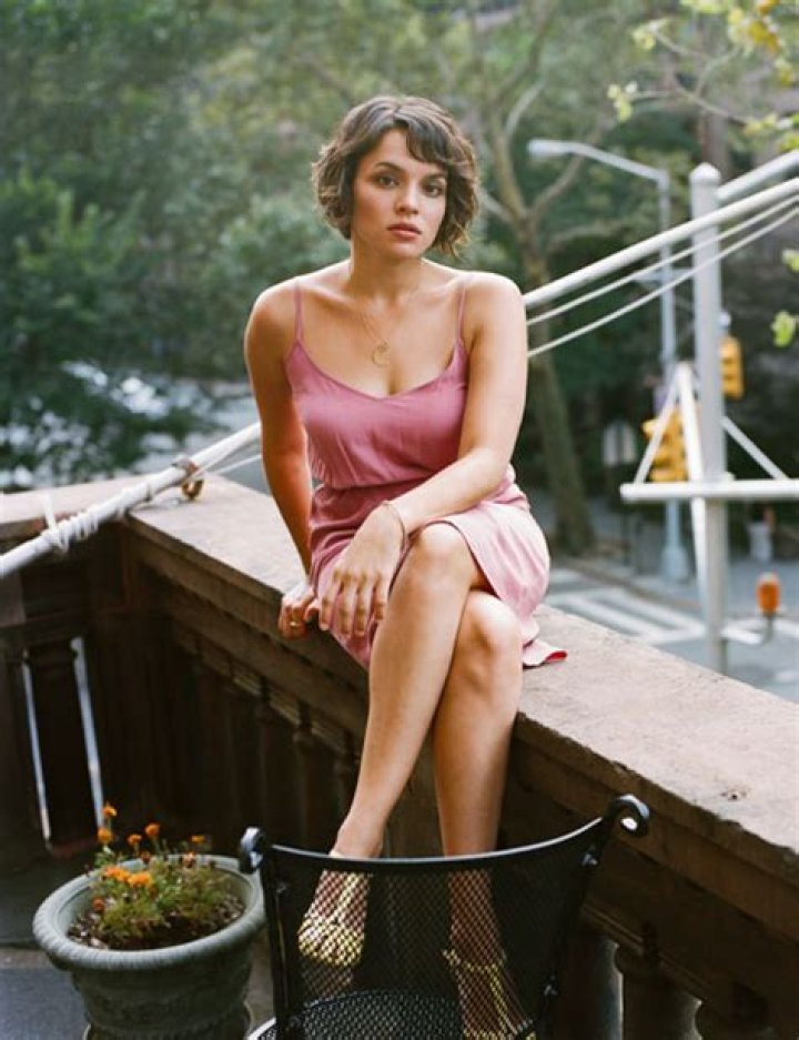 Norah Jones legs
