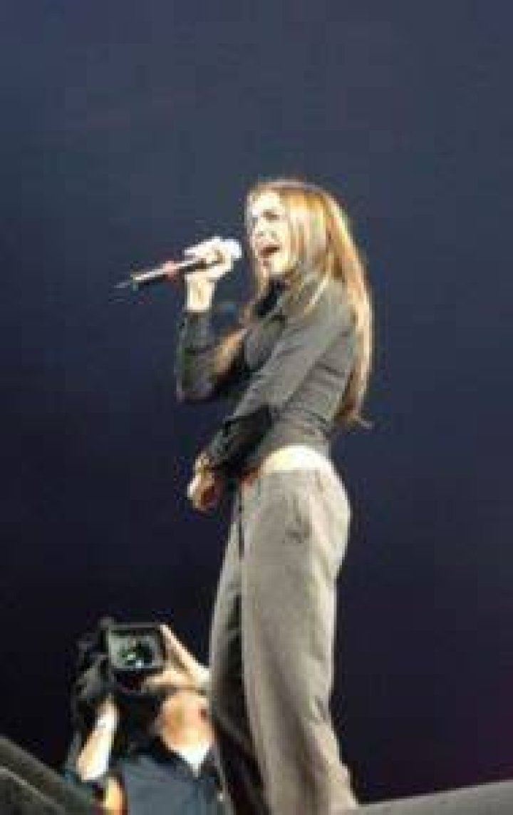 N&acirc;diya as seen while performing in 2009