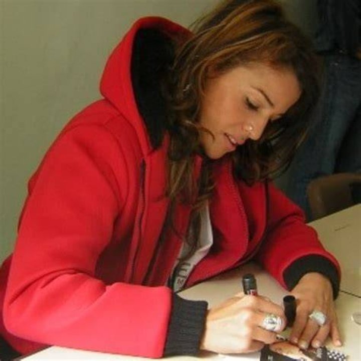 N&acirc;diya pictured while signing autographs in 2006