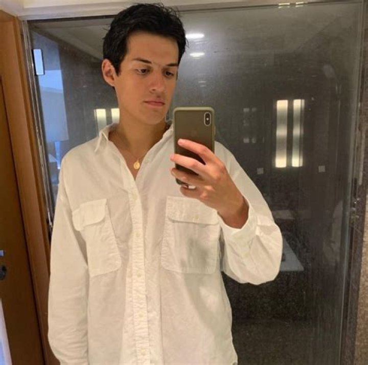 Omar Apollo sharing his selfie in March 2020